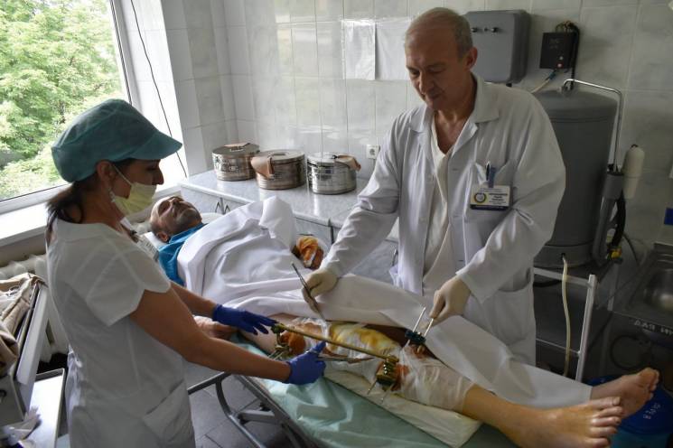В больнице Днипра спасли посеченного оск…