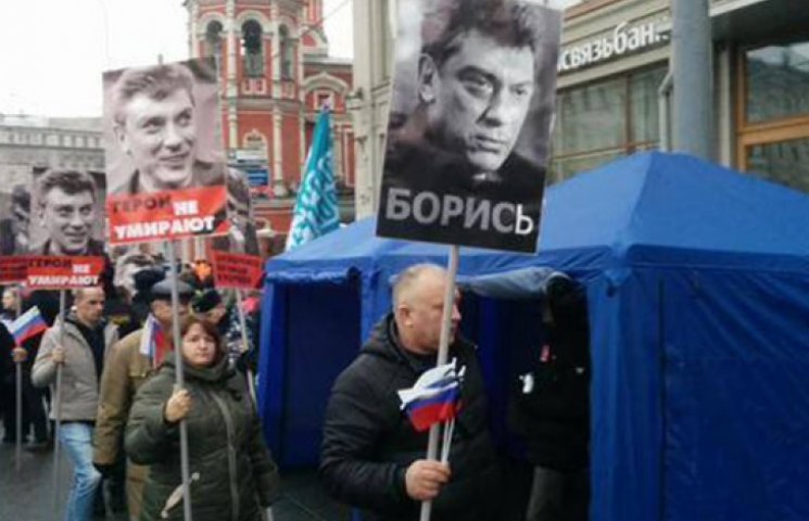 Марш памяти Немцова начался в Петербурге…