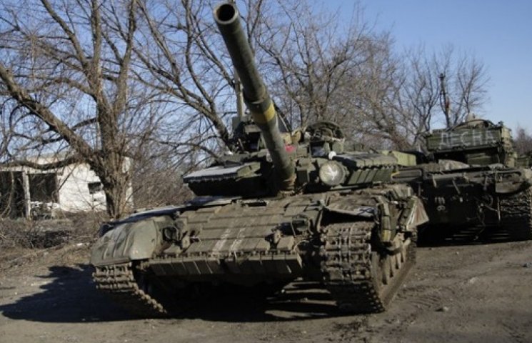 В Луганск зашли российские танки и грузо…