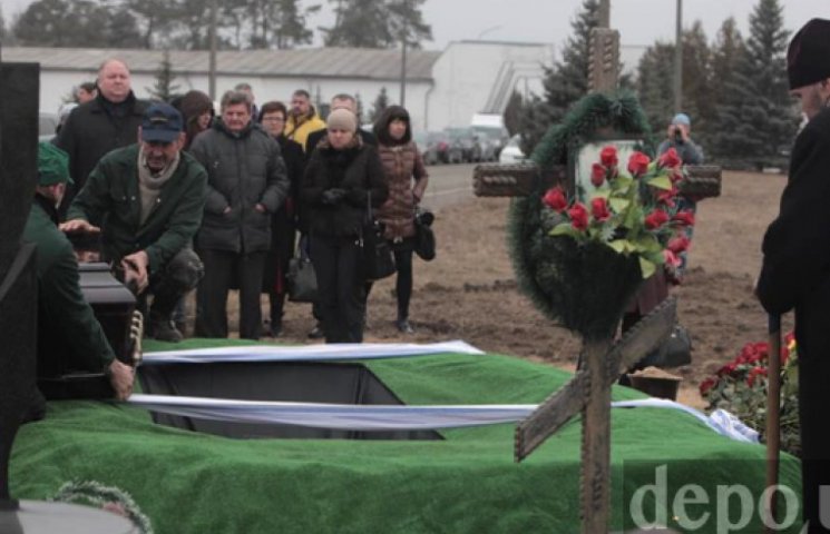 Чечетова не отпевали, а похоронили под з…