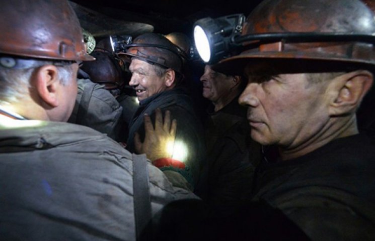 Недовольные шахтеры блокировали трассу «…