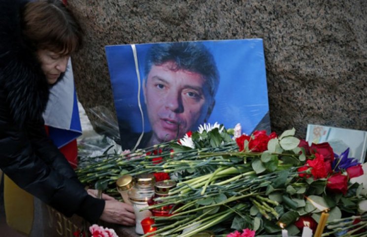 Сьогодні в Москві поховають Нємцова. Оба…