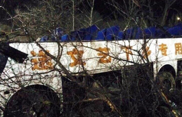 В Китае автобус сорвался в бездну: погиб…