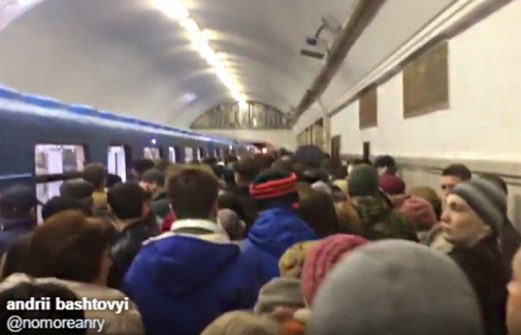 Из-за аварии в киевском метро на 18 мину…