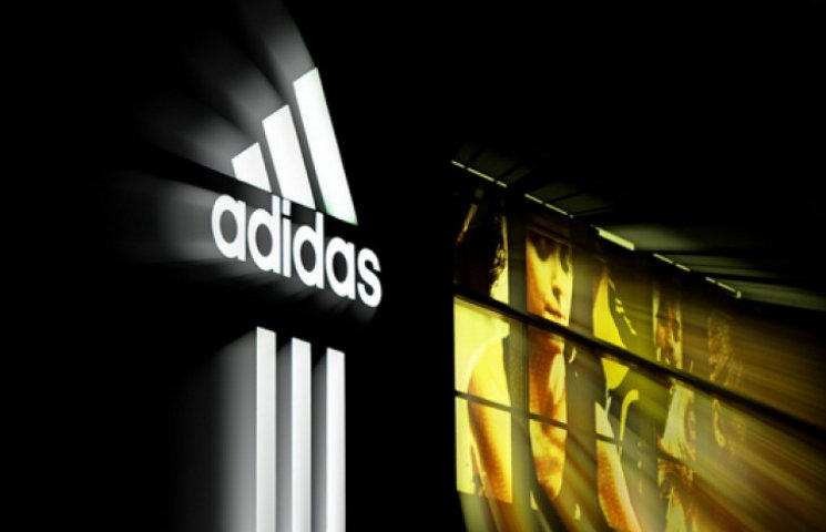 Adidas закрывает сотни своих магазинов п…