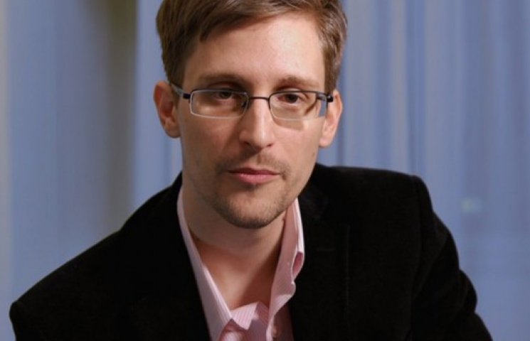 Сноуден попросил политического убежища в…