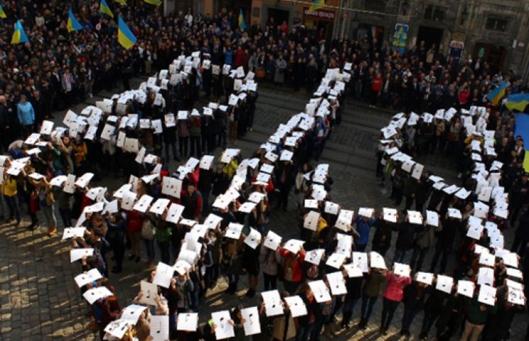 Тисячі львів'ян заспівали «Ще не вмерла»…