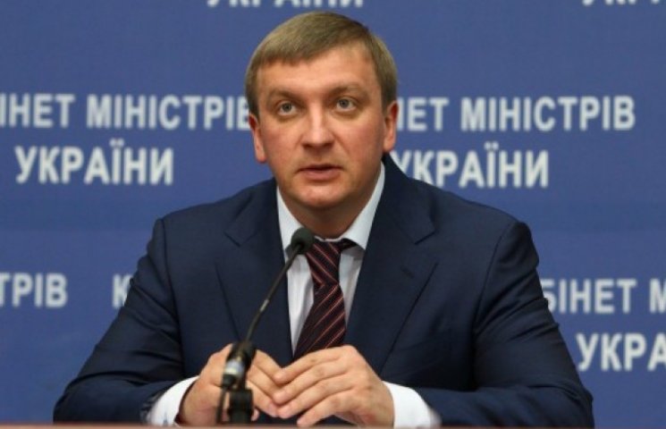 Сотни чиновников Минюста не прошли люстр…