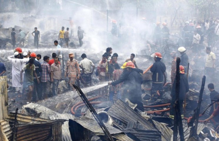 У Бангладеш при обваленні фабрики понад…