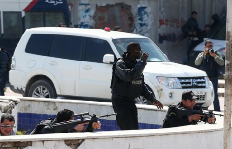 В Тунисе погибли 17 иностранных туристов…