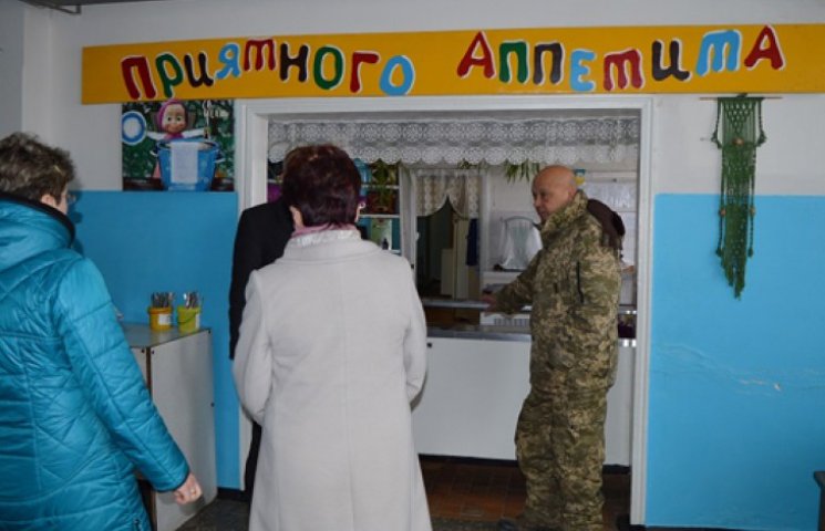 На Луганщине дети посещают школы только…