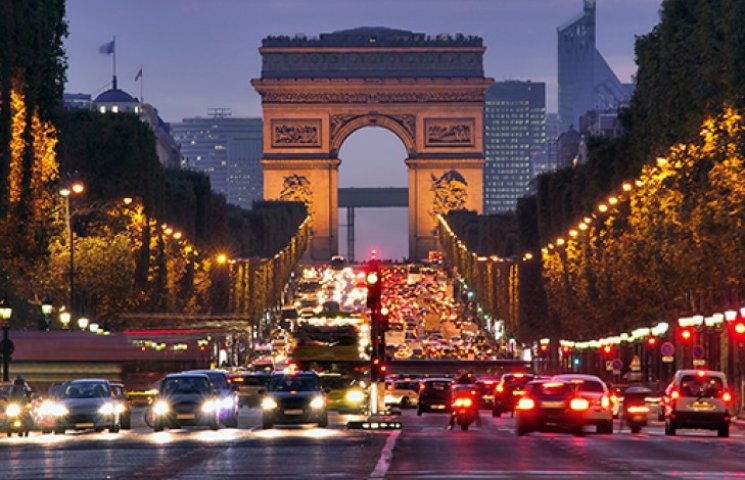 У Парижі різко обмежили автомобільний ру…