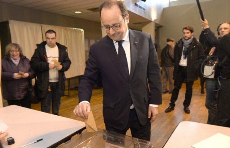 На місцевих виборах у Франції виграли пр…