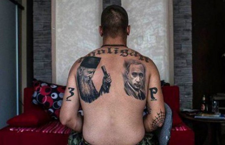 Сербські ультрас роблять татуювання з Пу…