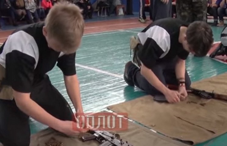 Вчителів у "ДНР" навчають стріляти та зб…