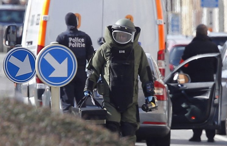 Видео дня: Новые взрывы в Брюсселе и жал…