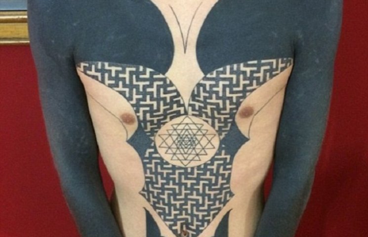 Чорне тіло: жахливий тренд татуювання пі…