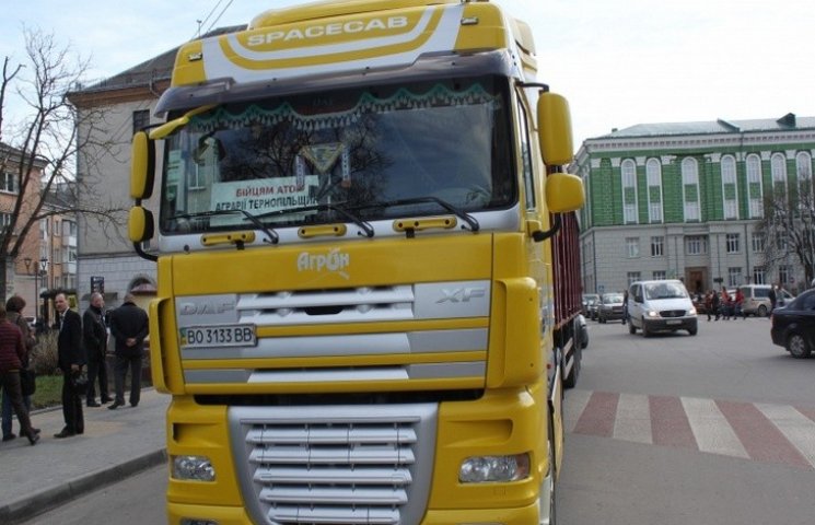З Тернополя в АТО поїхало 20 тонн гумані…