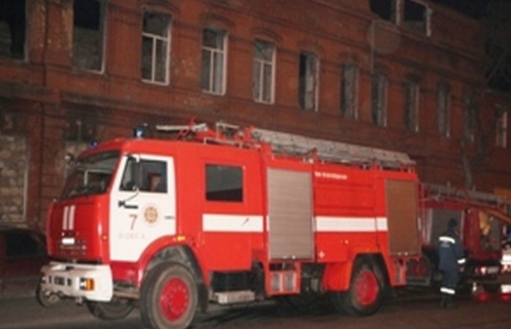 Внаслідок пожежі в Одесі згорів двоповер…