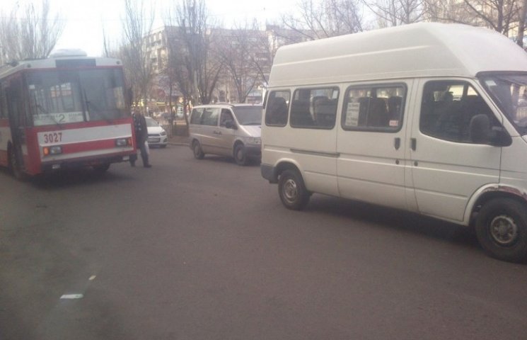 У центрі Миколаєва не розминулися тролей…