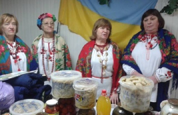 Жители запорожского села налепили для бо…