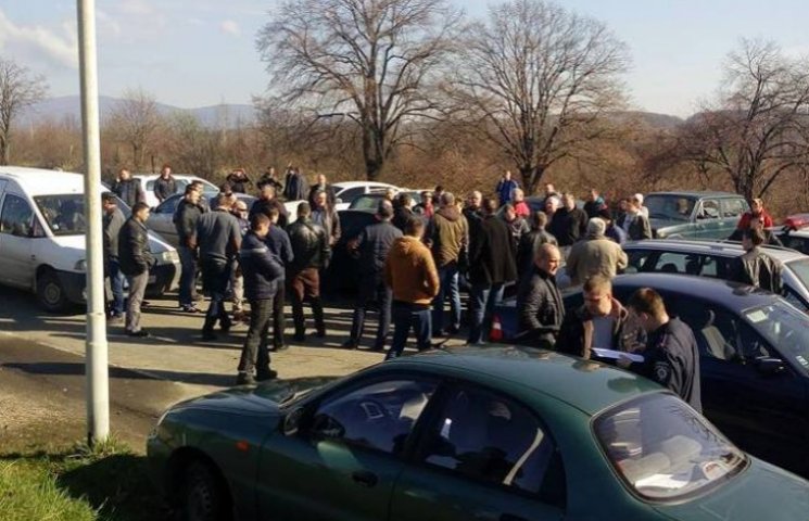Участники блокады границы на Закарпатье…