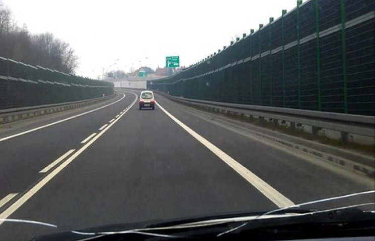 У Польщі почали будувати "тихі" дороги…