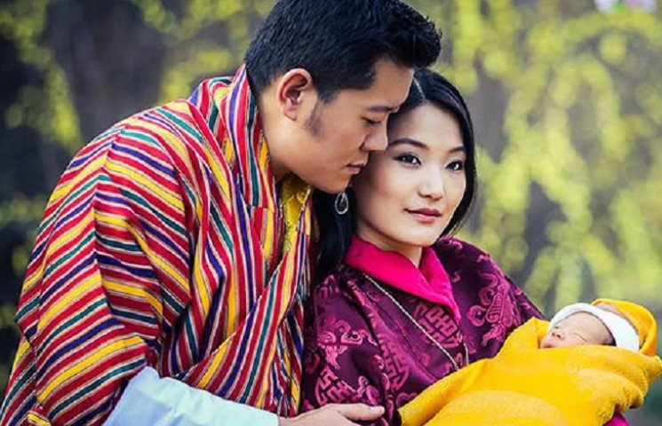 В Бутане из-за новорожденного принца тыс…
