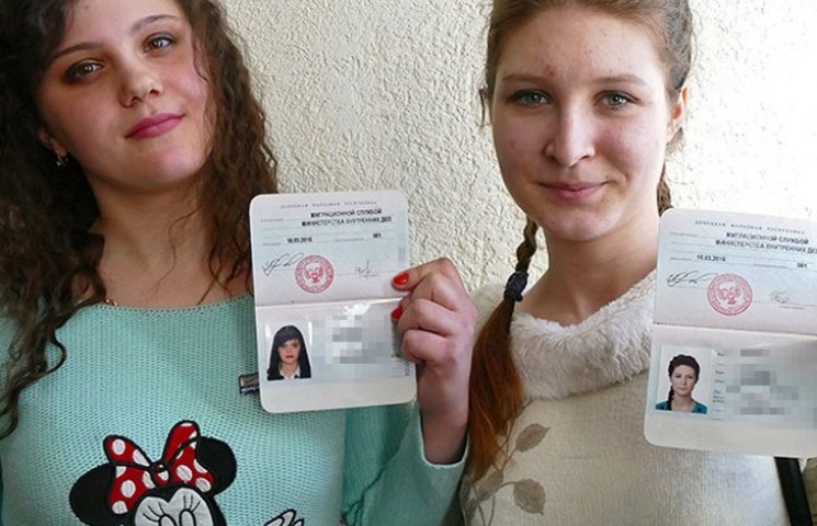 ЗМІ: Росія визнає "паспорти" "ДНР" та "Л…