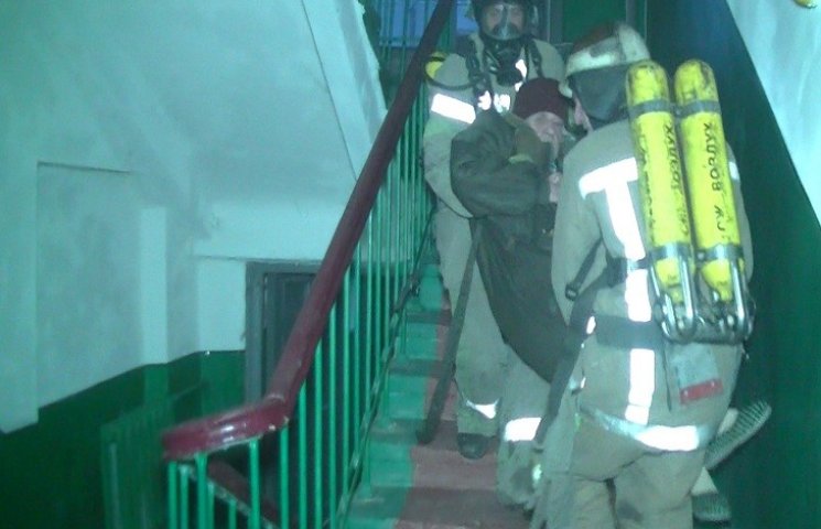 Пожежа в Харкові: рятувальники винесли ж…