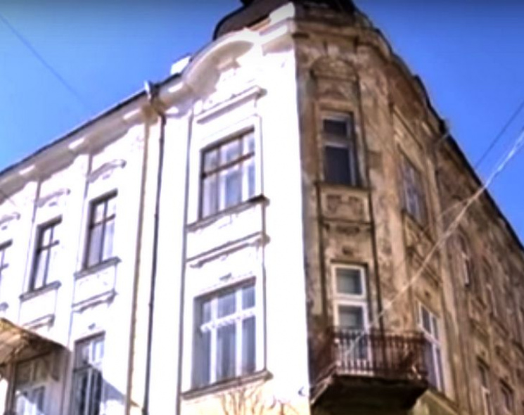 В Черновцах обвалился фасад жилого дома…