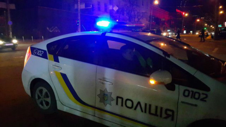 У Києві водій викинув з авто дружину, пе…