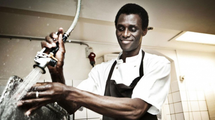 Посудомийник з Гамбії 14 років працював…