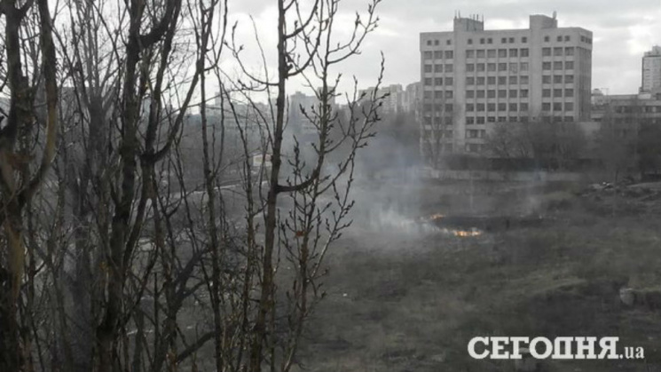 Возле корпусов столичного КПИ пожар: Гор…