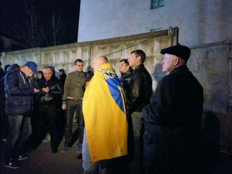 Под судом Насирова собираются активисты…