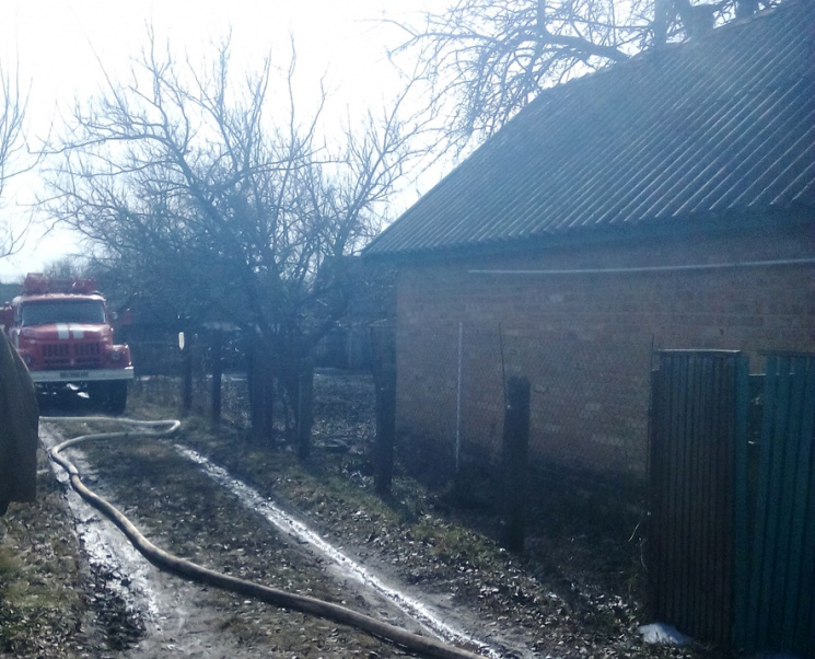 На Полтавщині згорів гараж разом з автів…