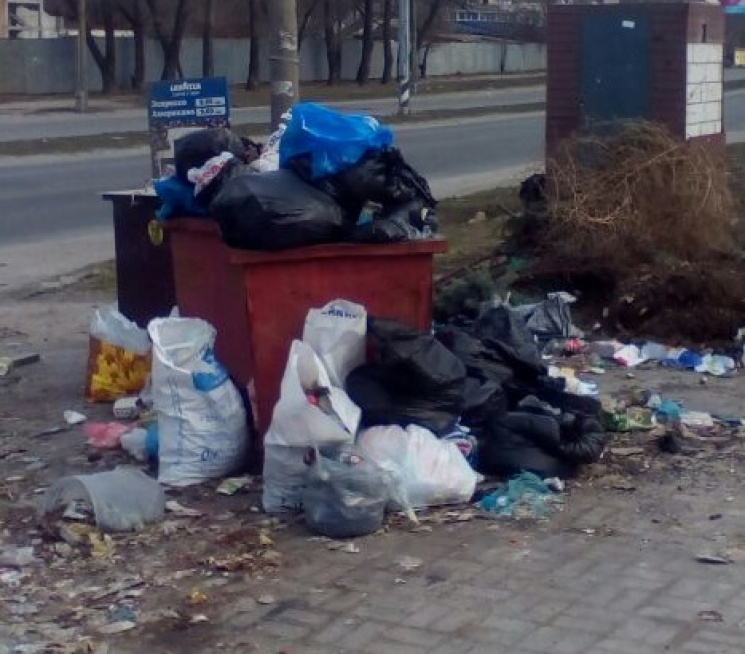 Набережна у Запоріжжі жахає сміттям…