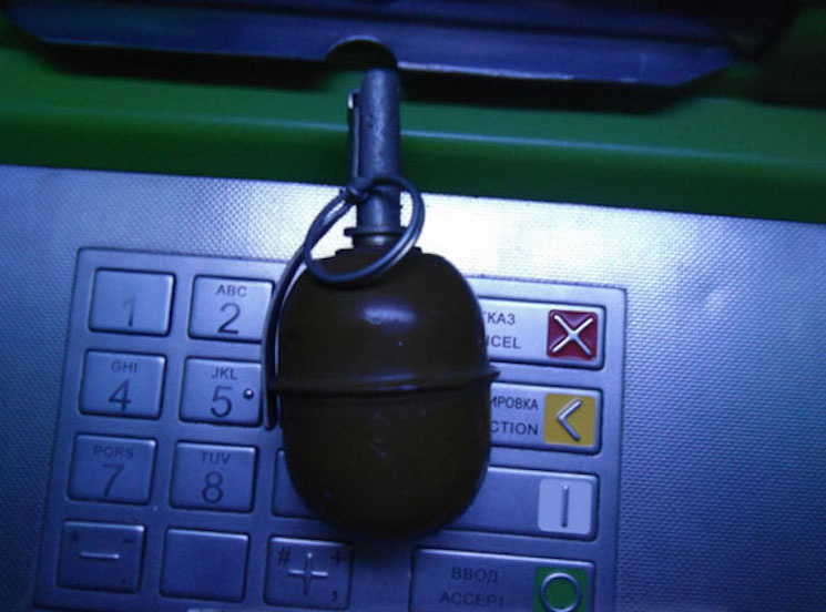 У Полтаві на банкоматі знайшли гранату…