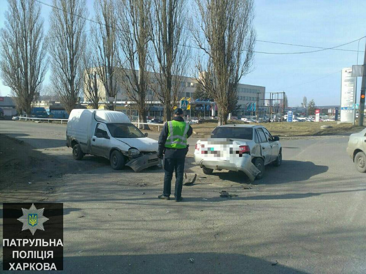 В Харькове три авто попали в ДТП, есть п…