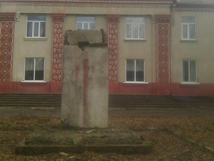 В Винницкой области упал последний Ленин…