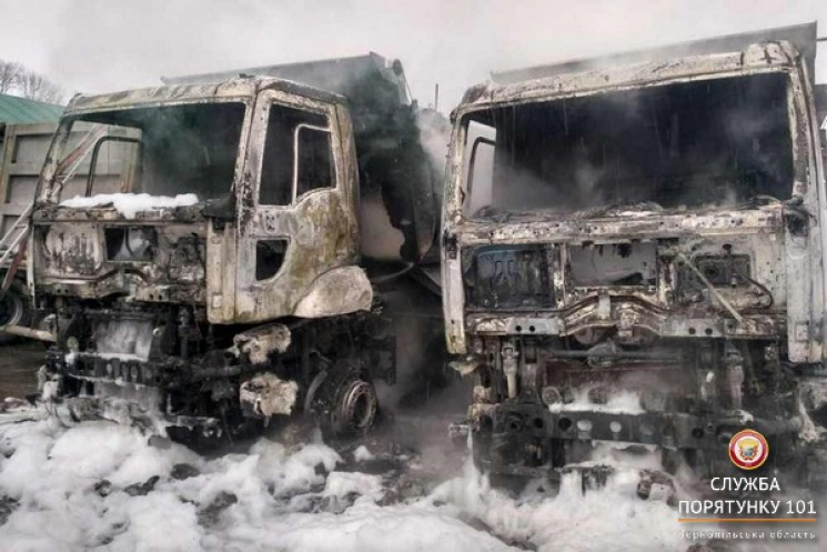 На Тернопільщині горіли вантажівки…
