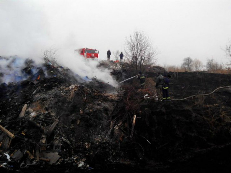 На Киевщине почти шесть часов горела куч…