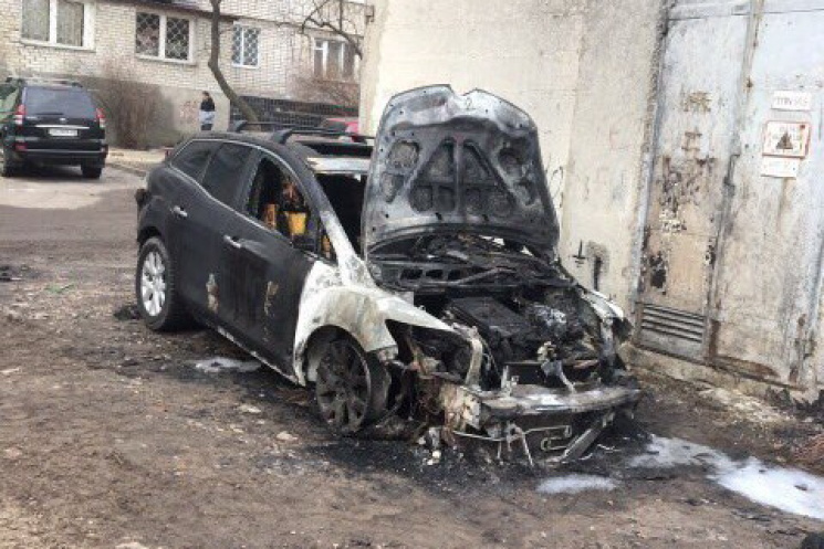 В Харькове ночью огонь уничтожил внедоро…