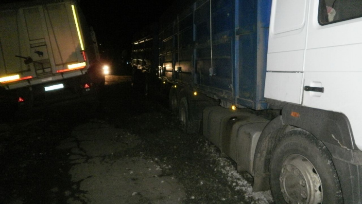 На Полтавщині ще одна вантажівка застряг…