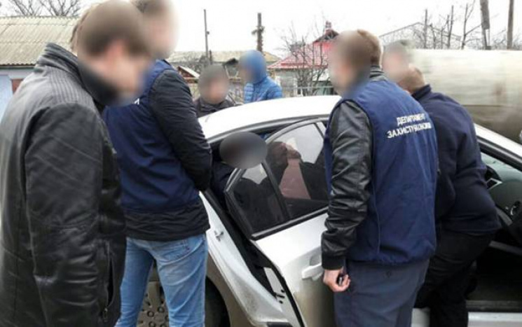 Винницкая полиция поймала на взятке офиц…