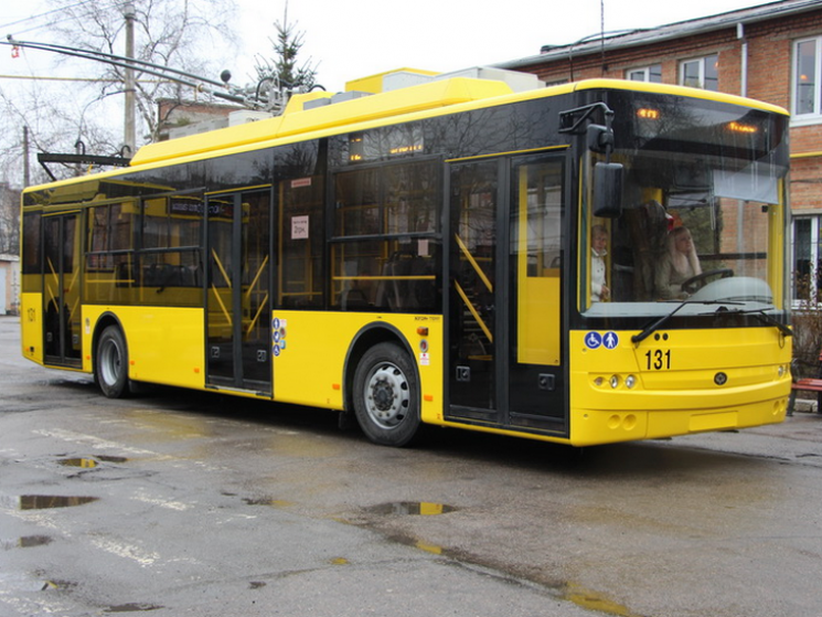 На вулиці Полтави виїхали нові тролейбус…