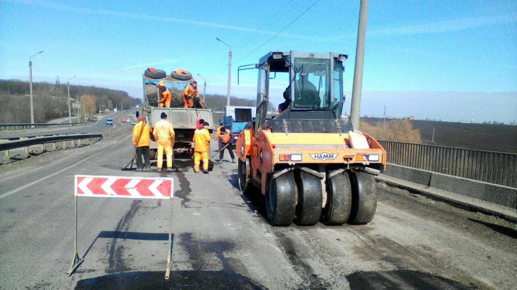 На дороги Тернопільщини вийшли 30 ремонт…
