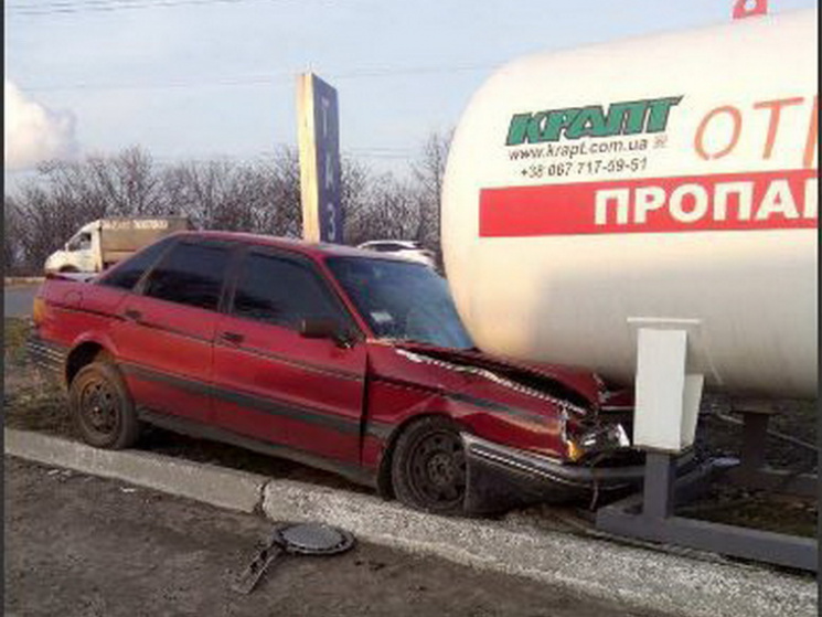 У Дніпрі авто влетіло у газову заправку:…