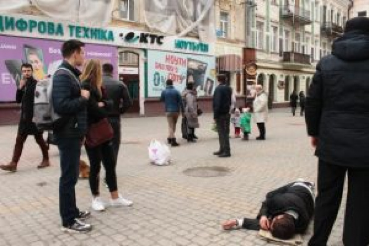 Перехожі врятували життя туристу у Терно…