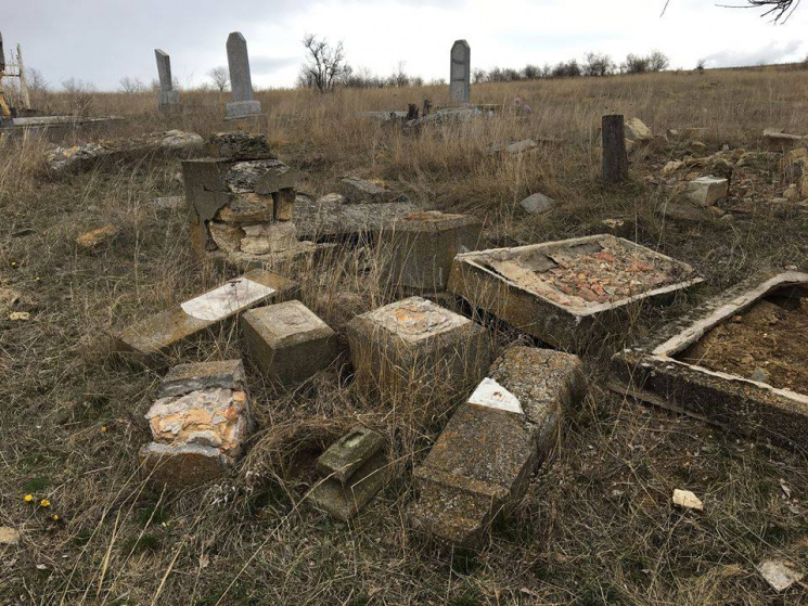 На Одесщине вандалы разгромили кладбище…